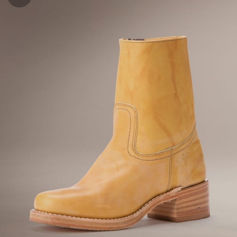 ISO!! Frye campus short boot